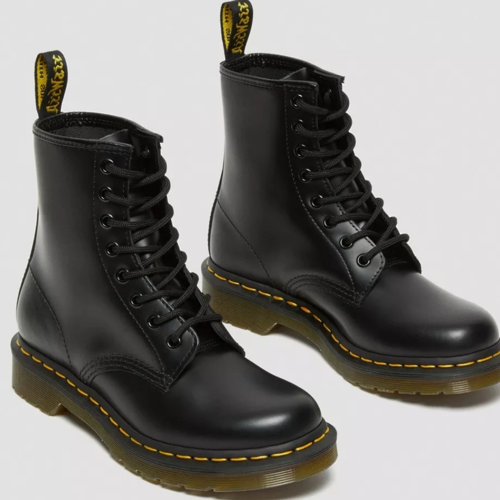 DR.MARTENS smooth leather combat boots